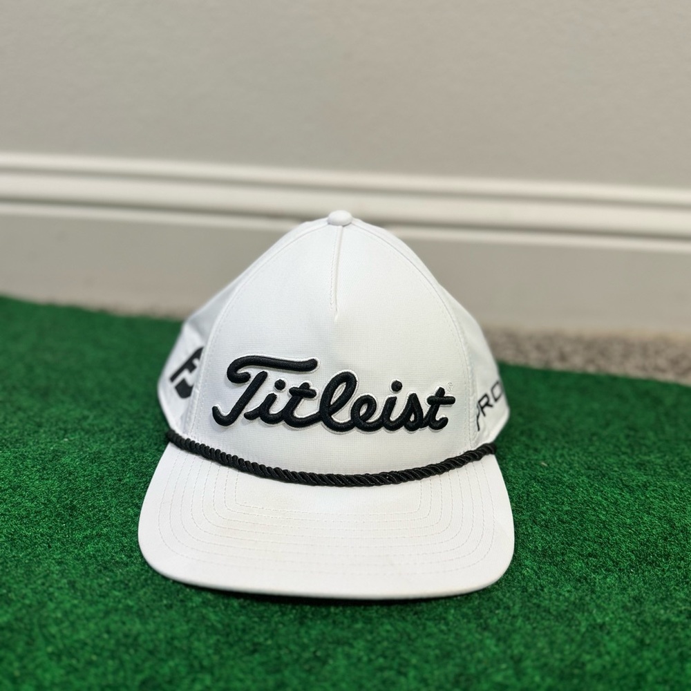 Titleist Men’s White Golf Hat PROVI